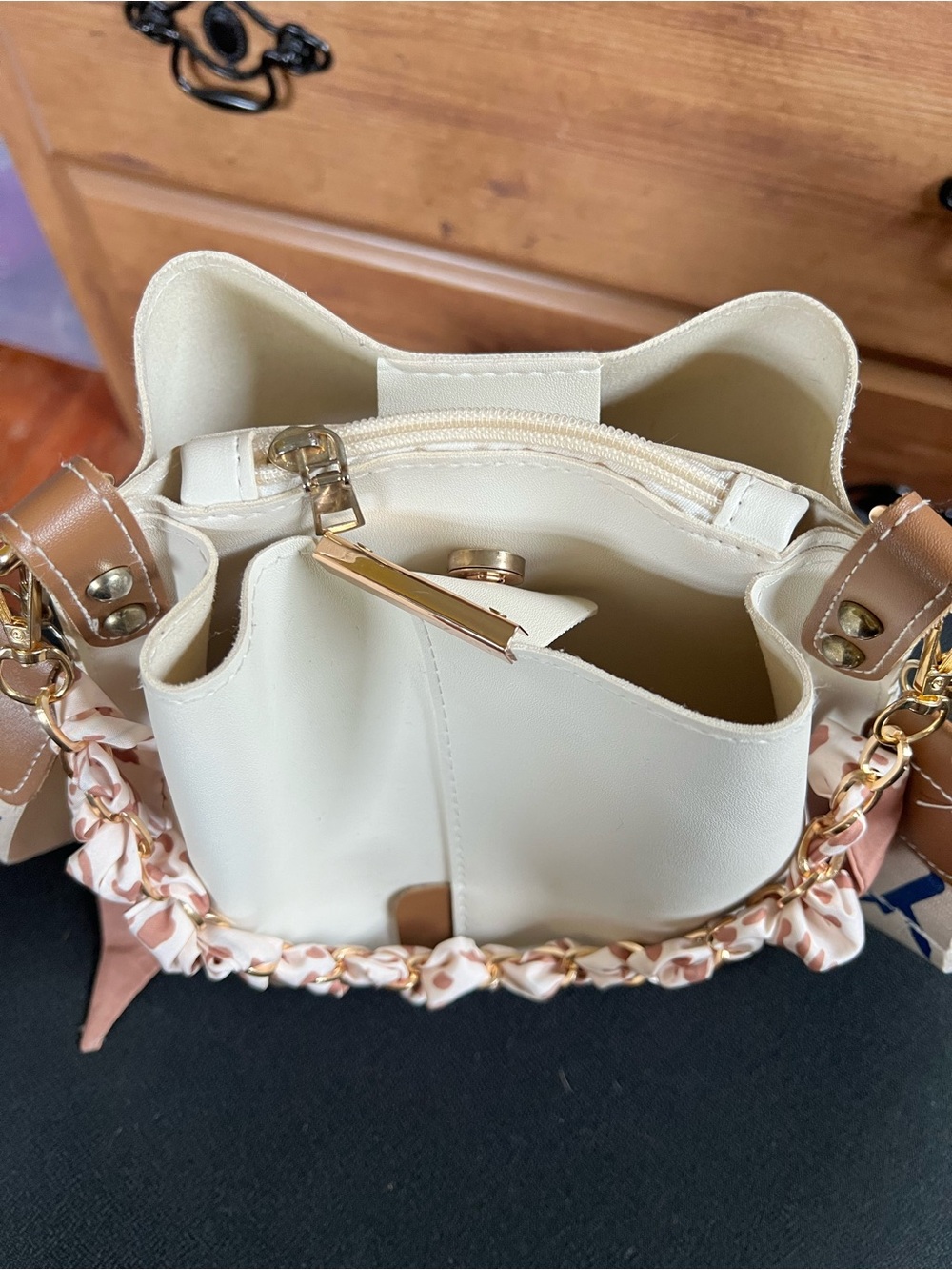 Stylish Cream Women’s Bucket Bag with Brown Accents - Picture 4 of 9